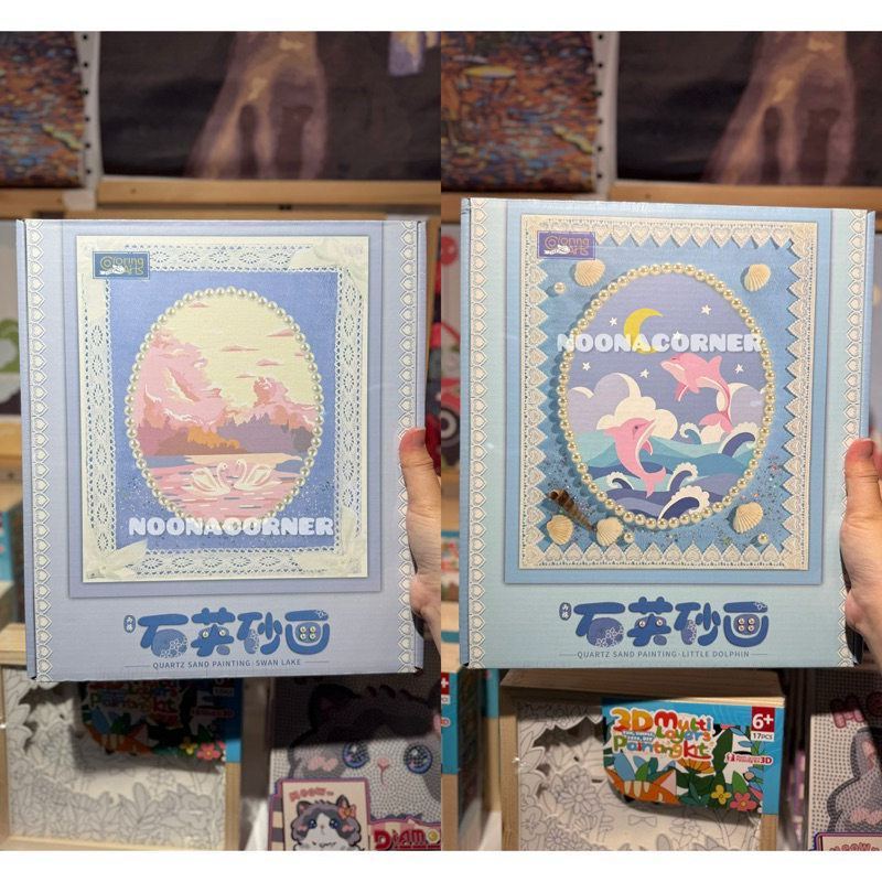 

Ohsome x Langer ‼️ DIY Canvas Painting Kit Quarts Sand Painting 20x35cm (Little Dolphin & Swan Lake)