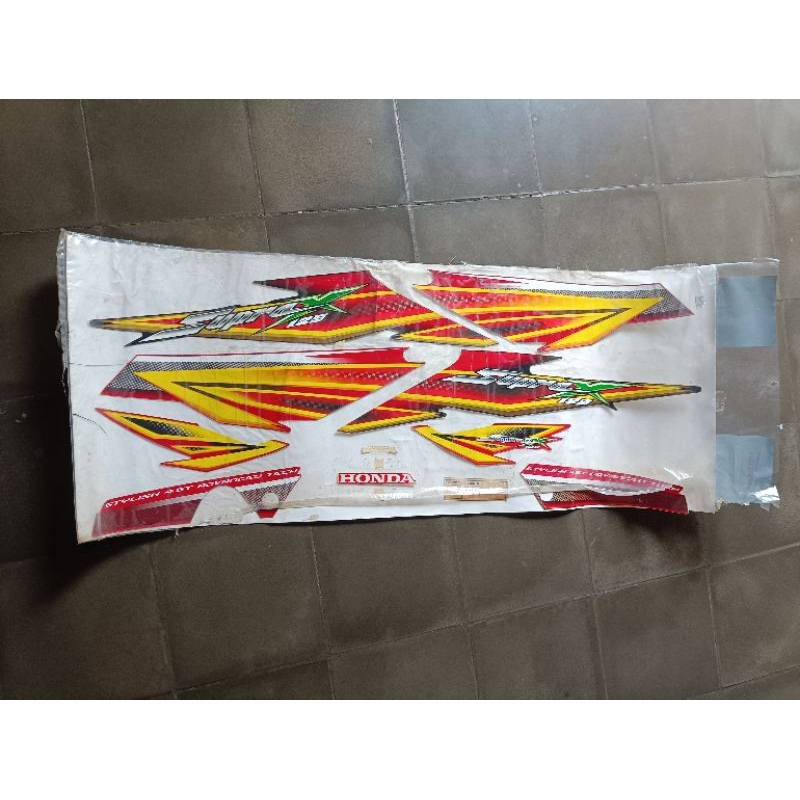 striping stiker Lis list motor Honda Supra x 125 2005/2006 merah kuning original baru AHM nos ori fu