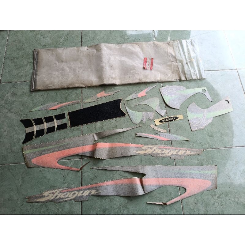 STRIPING STIKER STICKER SHOGUN 110 2001 2002 HITAM NEW ORIGINAL SGP NOS