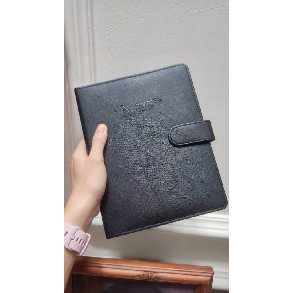 

[KHUSUS GROSIR] Binder Custom Emboss A5/ Binder Kulit Custom Emboss Ukuran A5/ Binder Kulit A5 Bisa Custom Nama/ Binder Custom Ukuran A5 Bahan Kulit Premium