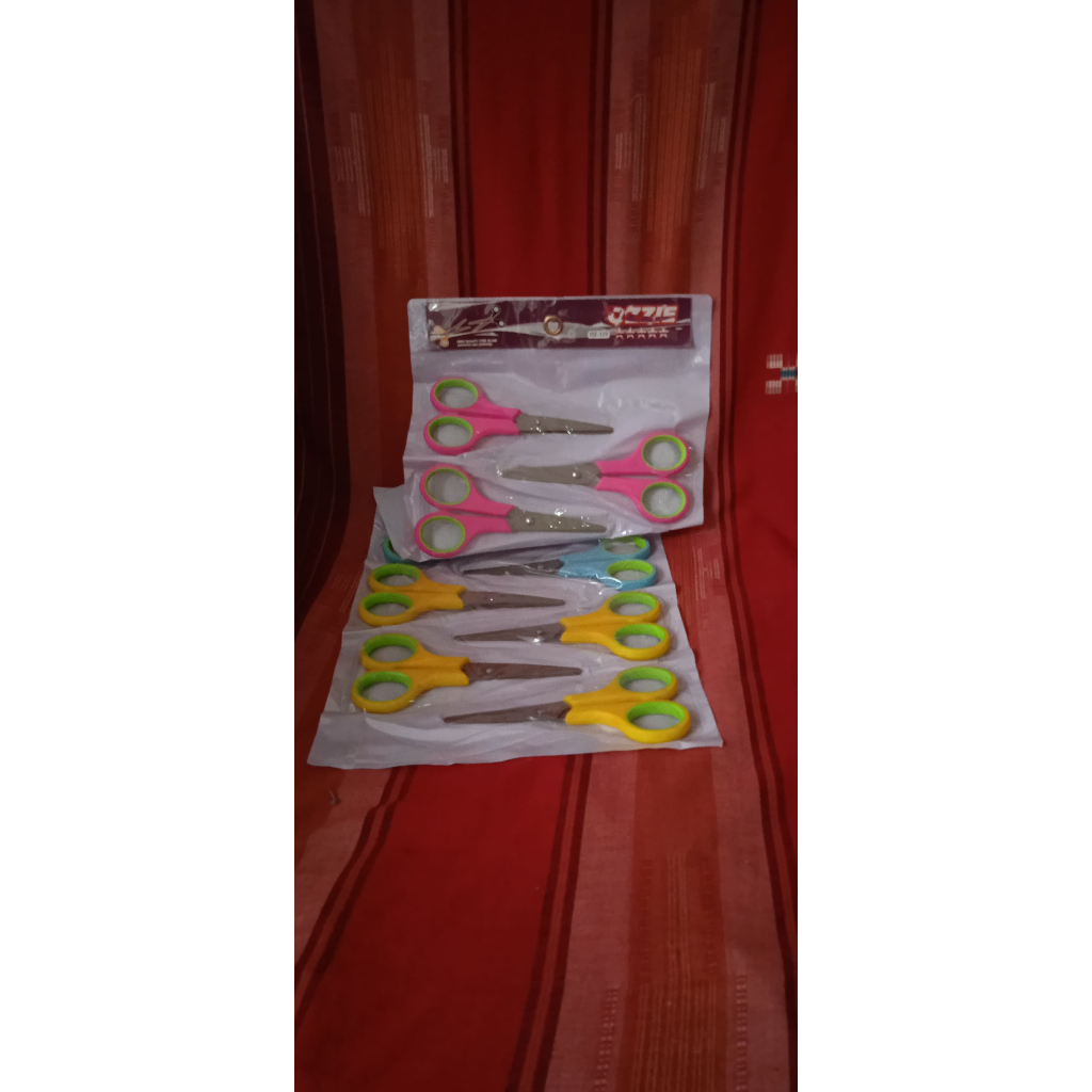 

Gunting Kertas Kecil High Quality Merk Ozzie (Isi 12)