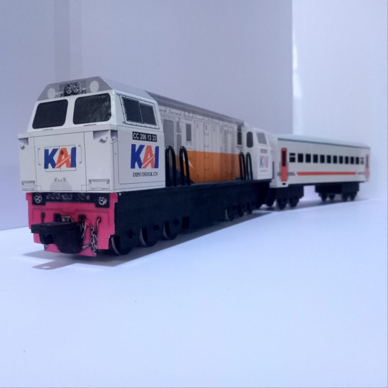 MAINAN KERETA KAI CC206 + 1 GERBONG