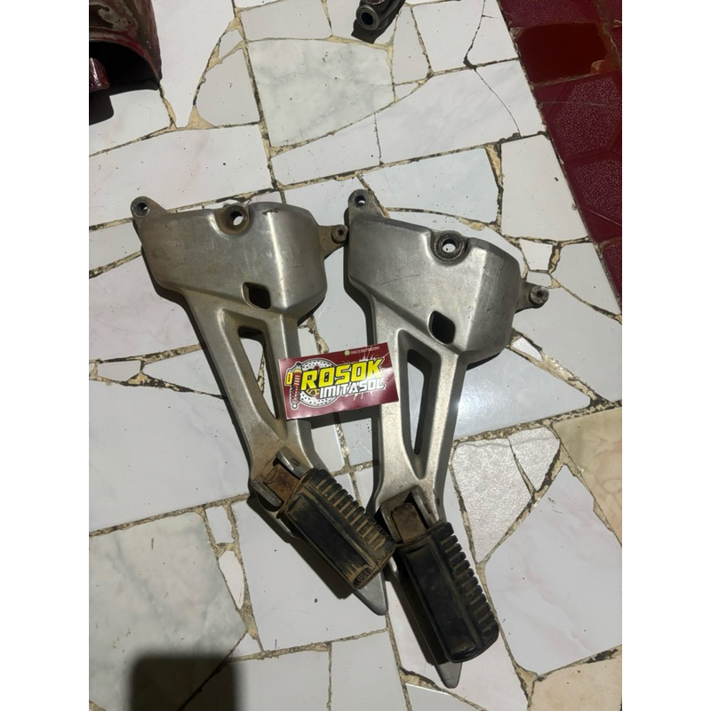 postep bostep  pijakan kaki megapro primus belakang  original bawaan montor ori  cepotan