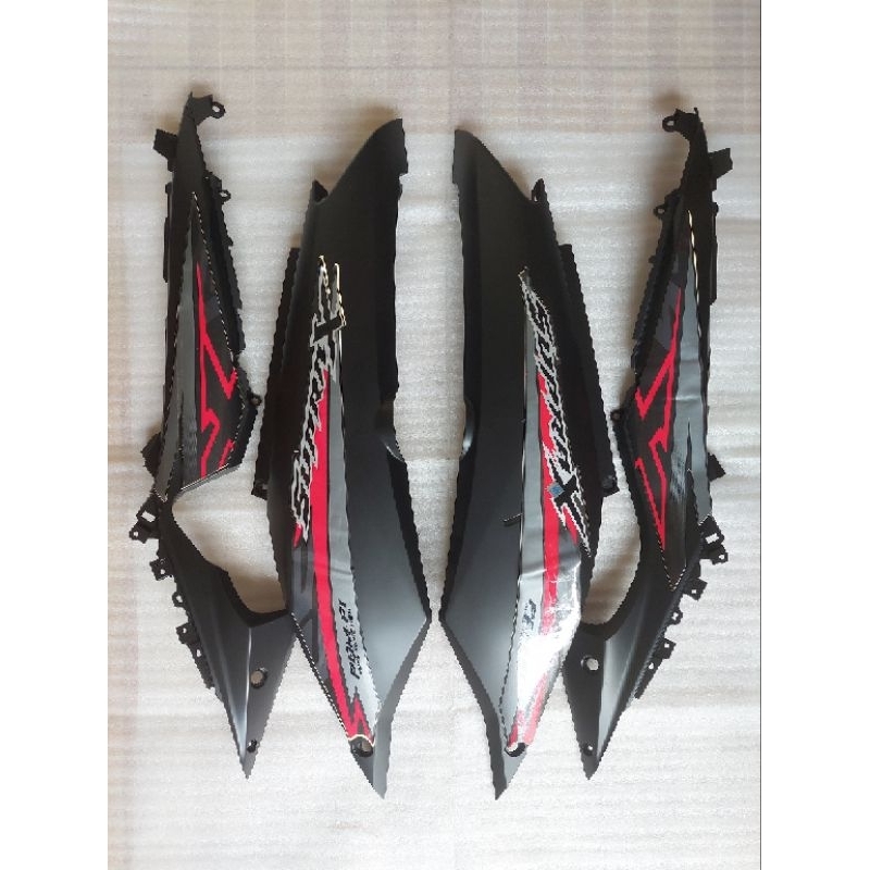 Cover Body Halus Supra X 125 Fi Hitam Doff plus Striping.