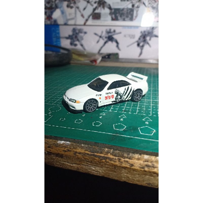 hotwheels R33 Godzilla