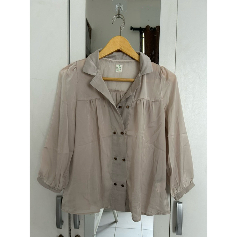 Preloved kemeja, kemeja transparan, kemeja silver, blouse silver