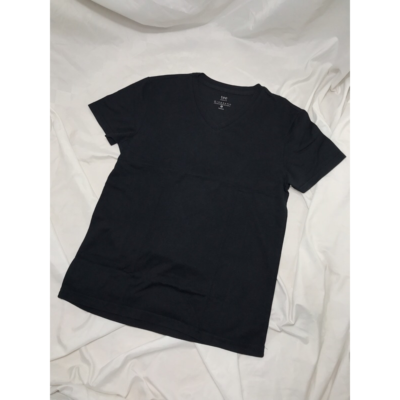 (Baju/Kaos) Giordano V neck Basic T-Shirt - Black | Laki-Laki | Perempuan | Pakaian Pria | Wanita | 