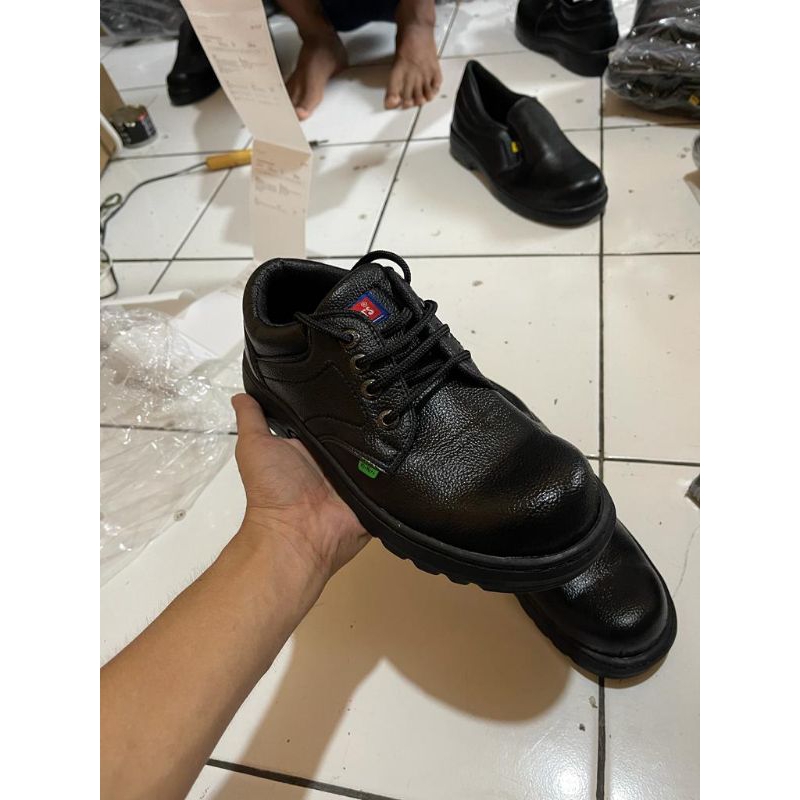 Sepatu safety Kickers semi boots, sepatu safety Kickers termurah