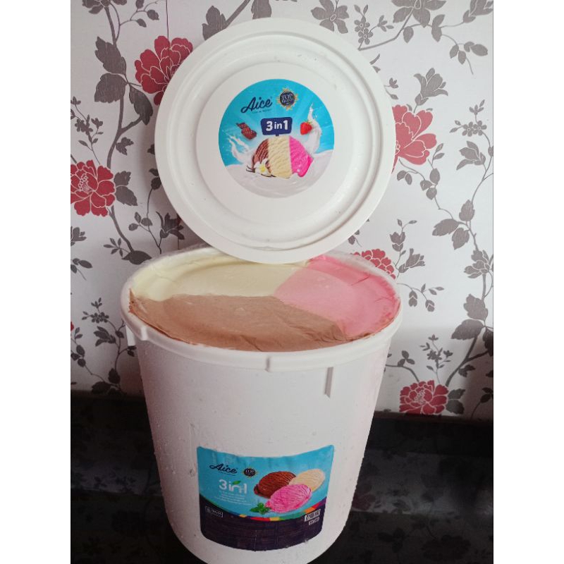 

ES KRIM / ICE CREAM AICE NEOPOLITAN TIGA RASA 8 LTR SURABAYA