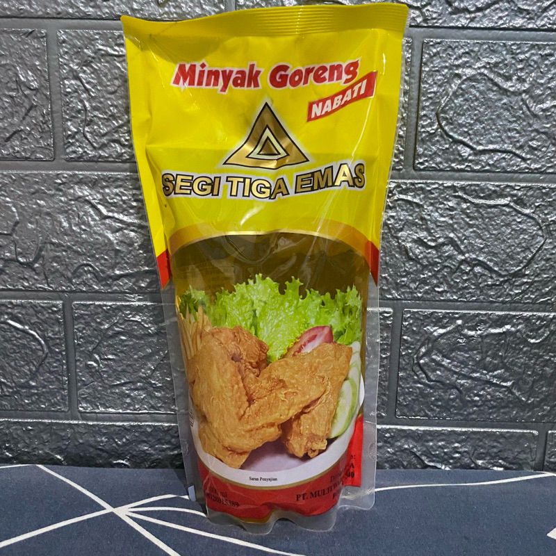 

Minyak Goreng Segi Tiga Emas ukuran 1 Liter
