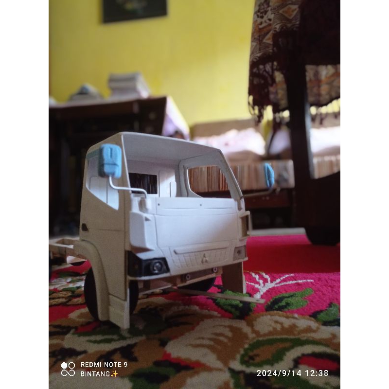 miniatur truk skala 12