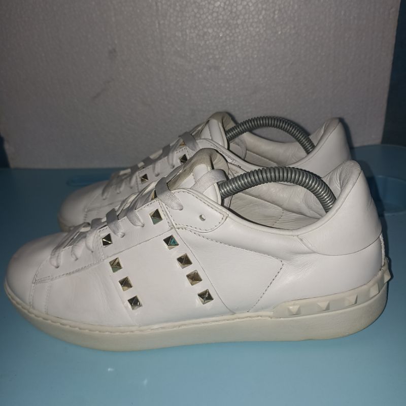 valentino garavani rockstud low sneakers size 42