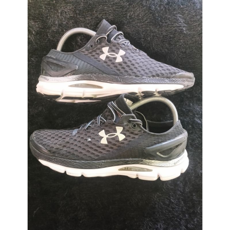 sepatu running Under Armour