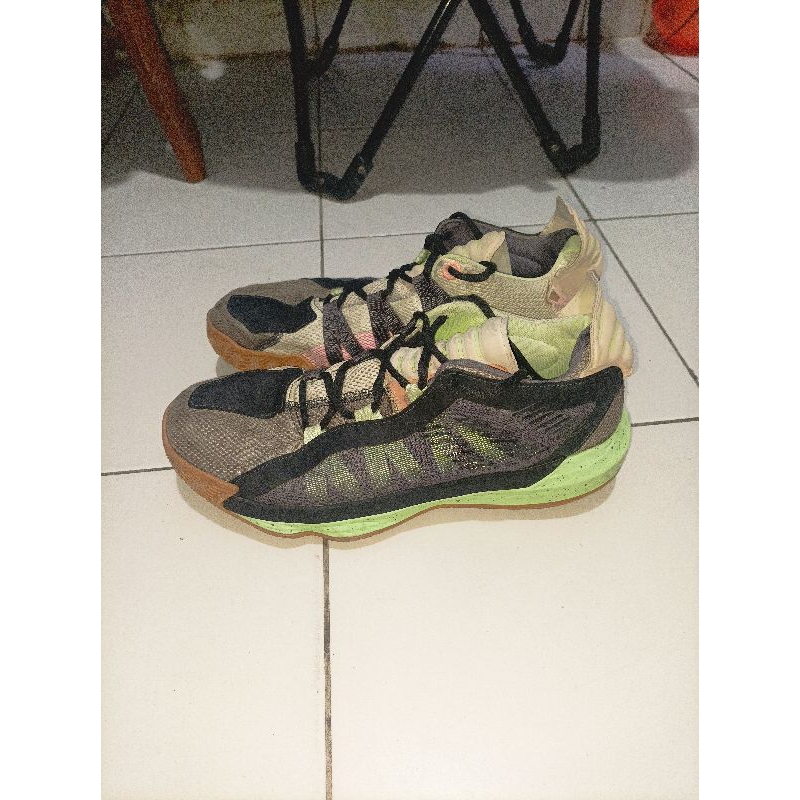 Sepatu Basket Second  Dame 6 Signal Green Coral