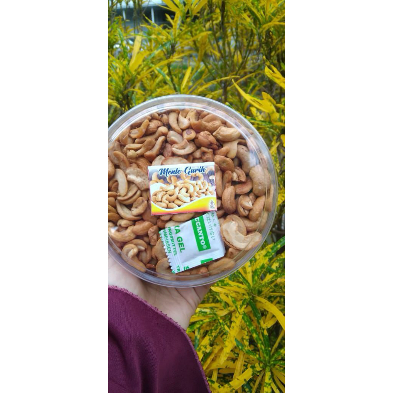 

NIKMAT & GURIH!! (Kacang Goreng Rasa Bawang Putih) Wadah Toples 250 Gram *