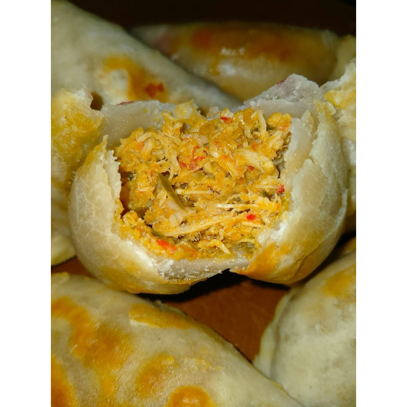 

Cireng Isi Ayam Suwir pedas Isi 10pcs ukuran sedang