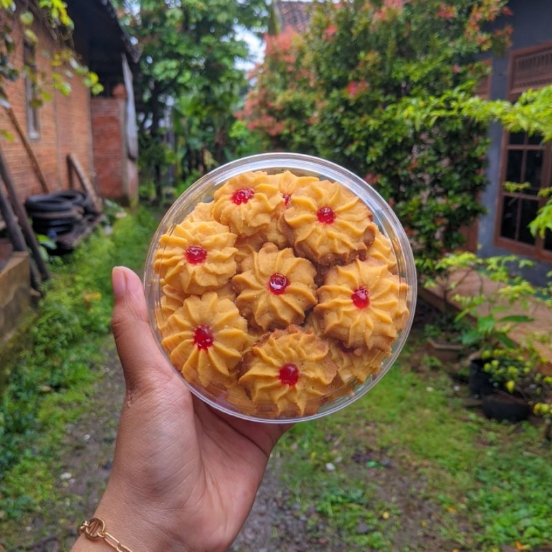 

Kue Dahlia Semprit Cookies - Strawberry