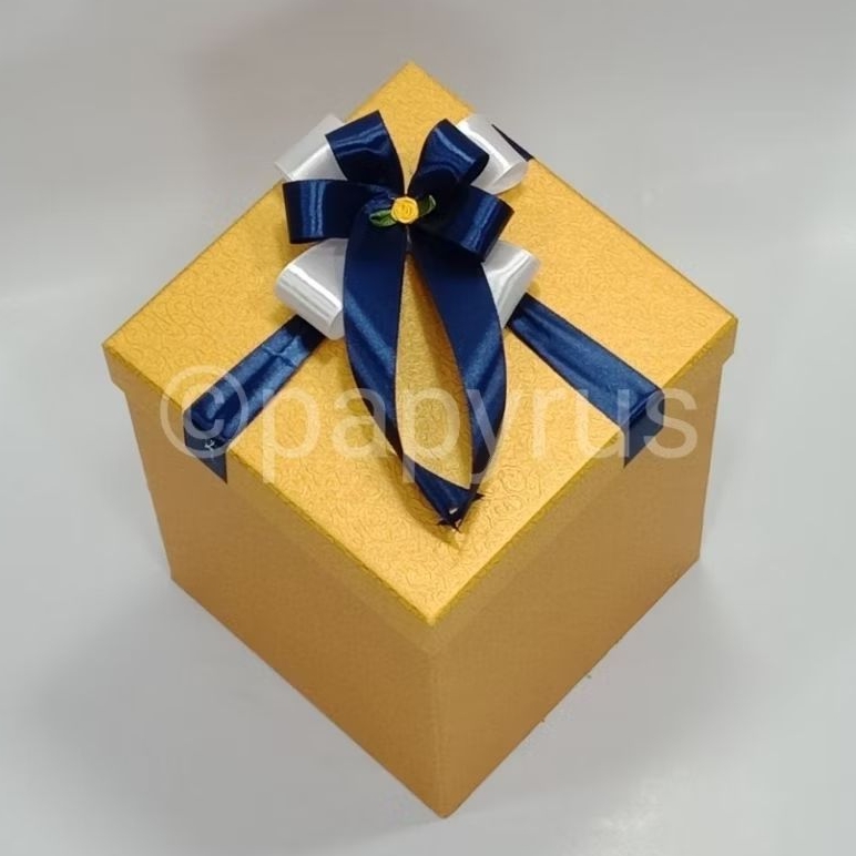 

PAPYRUS 15x15 Tinggi 20cm Kotak Kado Gift Box Hadiah V1