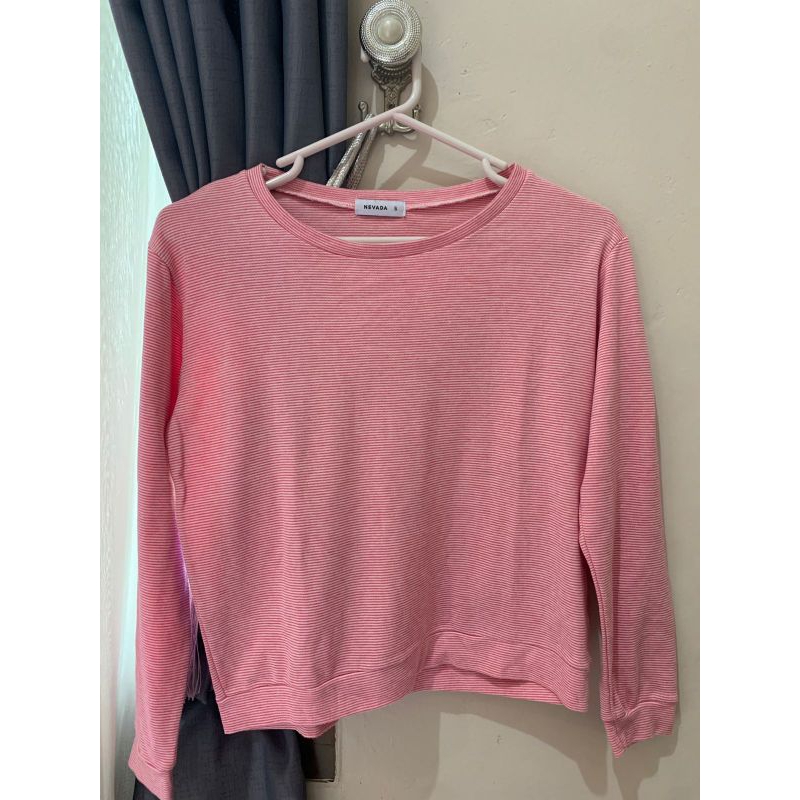 PRELOVED Sweater Nevada Wanita