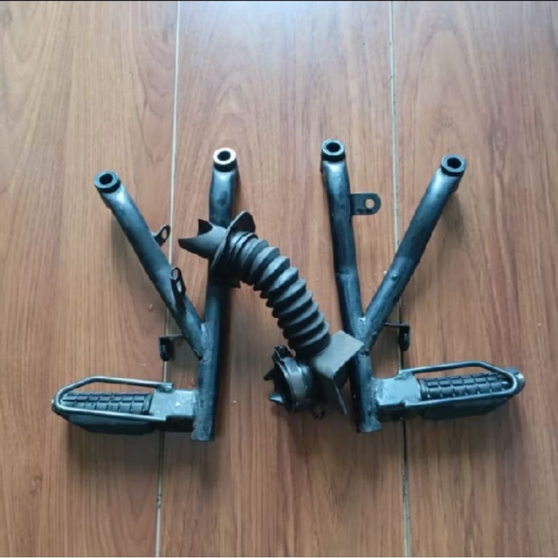 Bustep footstep Postep belakang Vario Techno 110/ Vario 110 karbu Asli Original Copotan