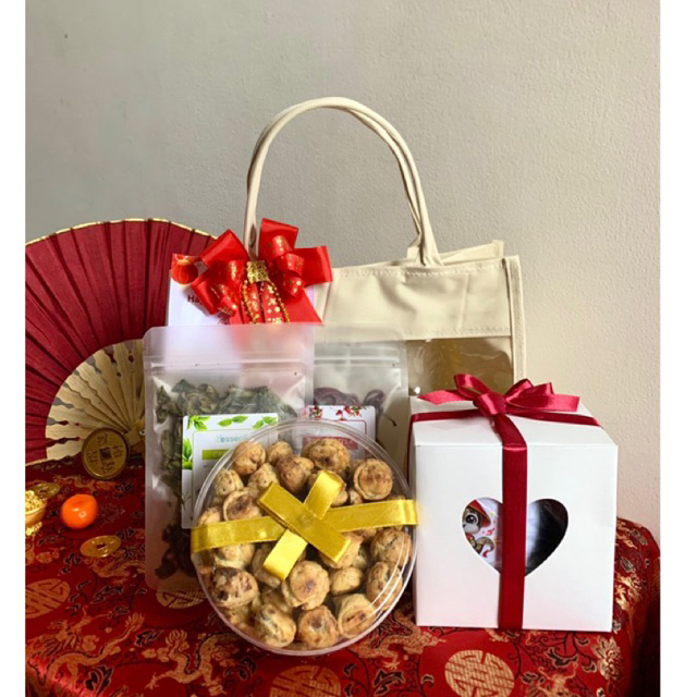

[READY STOCK] Xianhun bag | Hampers parsel kue kering teh imlek denpasar bali , Hampers mug CNY Sincia denpasar bali