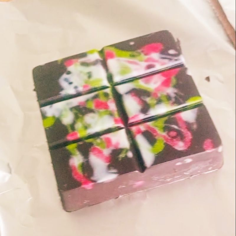 

COKELAT DUBAI - VERSI LOKAL (KECIL MOTIF - 100 GR)