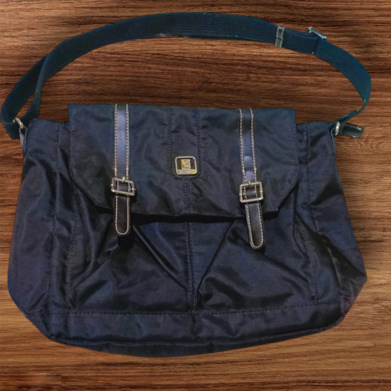 Preloved tas Elizabeth- Sling Bag Hitam