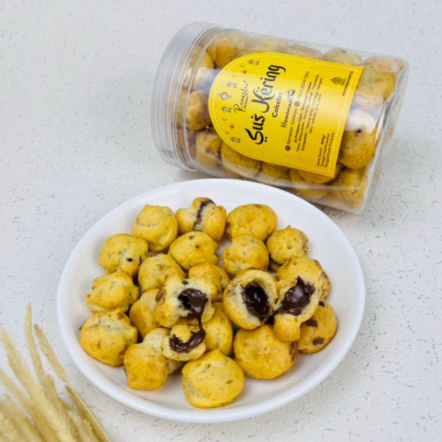 

Kue Lebaran Soes Kering Cokelat