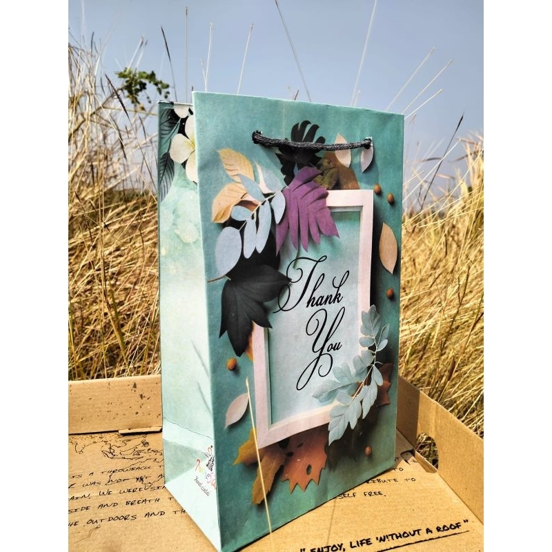 

paper bag ukuran 15x8x25 cocok untuk segala jenis acara anda (12 pcs) selusin