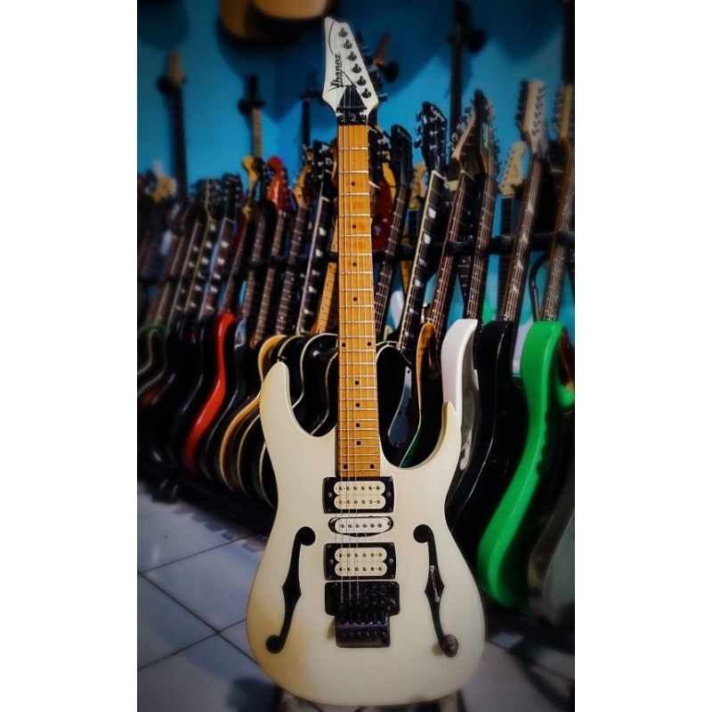 Gitar elektrik Ibanez PGM series copy( second )like new kondisi baik sudah seting Wenak tinggal jran