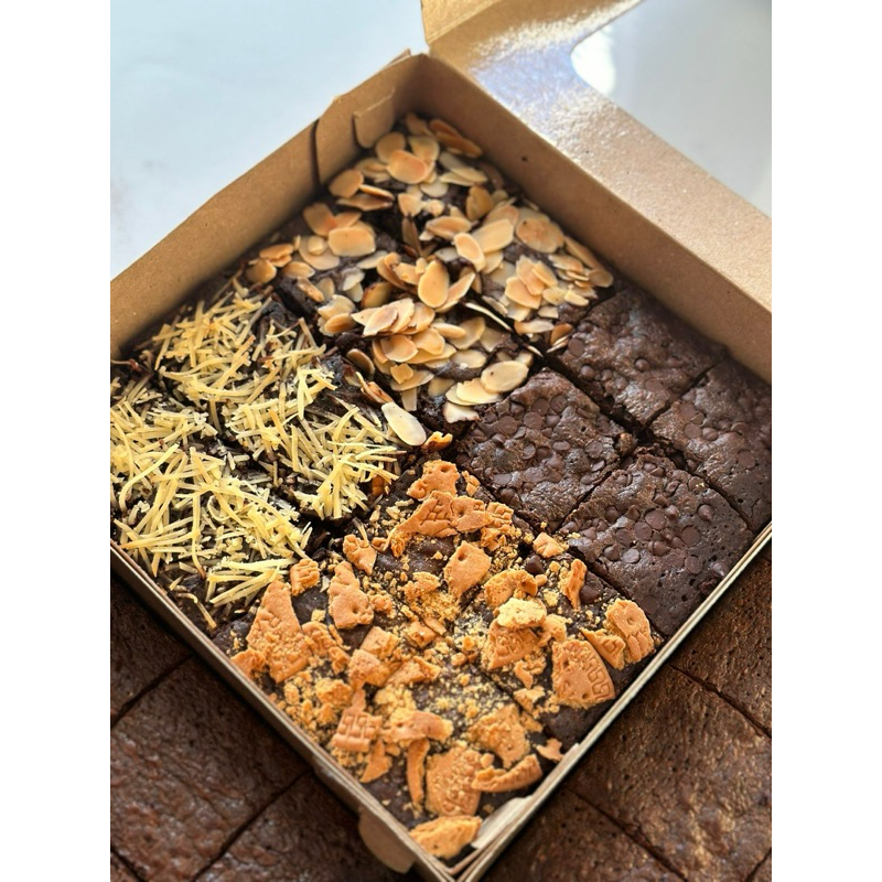 

Klappetart / Creamy / Chocolate Brownies Fudgy / Regal / Chocochip / Kismis / Raisins / Almond