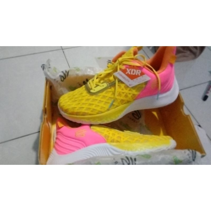 Sepatu Basket Curry 8