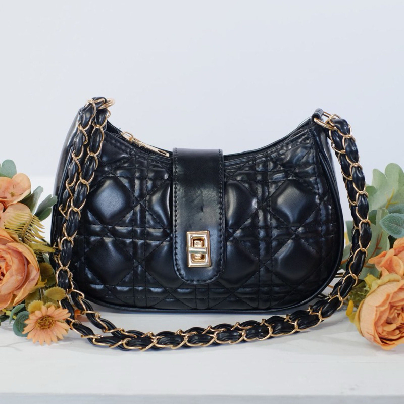 Tas Selempang Kulit Hitam dengan Rantai Emas/tas kekinian “KEISYA BAG “