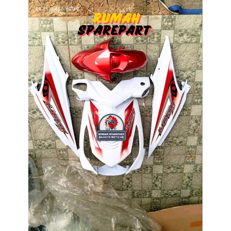 COVER FULL BODY HALUS HONDA BEAT KARBU WARNA PUTIH MIX MERAH STRIPING ICON THAILAND
