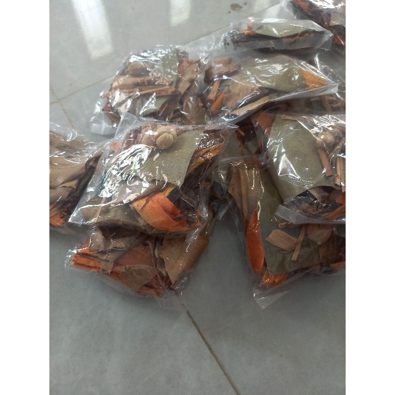 

wedang Uwuh 12 rempah + gula batu