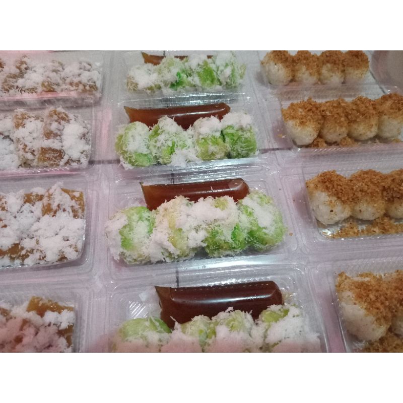 

Kue Lupiz, Ongol Ongol dan Ketan kelapa sangrai