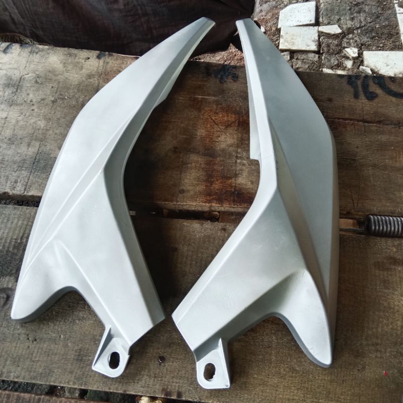 BODY HALUS SAMBUNGAN YAMAHA XEON KARBU XEON RC 125 ASLI ORIGINAL COPOTAN