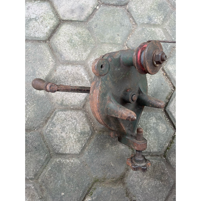 

Gerinda Duduk Manual, Jadul, Langka / Vintage Hand Crank Bench Grinder Sharpener Toold