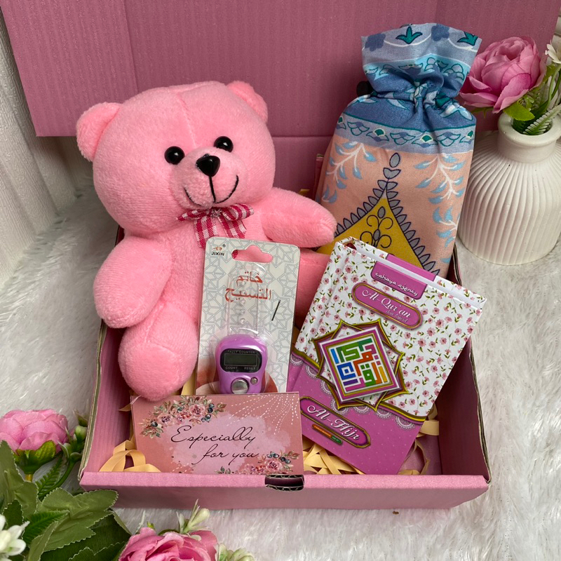 Hampers Muslimah Kado Boneka Beruang Sajadah Travel Alquran Hadiah Ulang Tahun Sahabat Cewek Wisuda