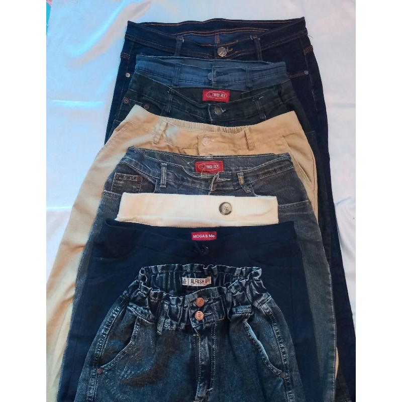 BAWAHAN WANITA CELANA JEANS, BAHAN DAN ROK BERSHKA PRELOVED MURAH