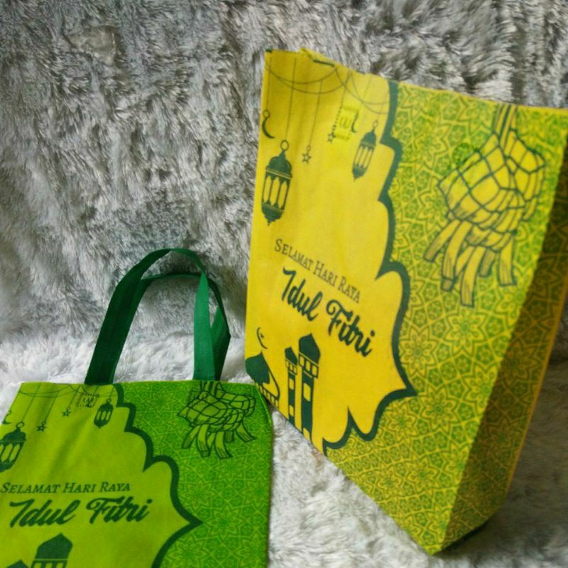 

Tas lebaran spunbond medium 30 x 40 murah, motif terbaru warna kuning dan hijau