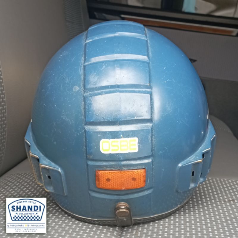 Helm robot gading mata kucing