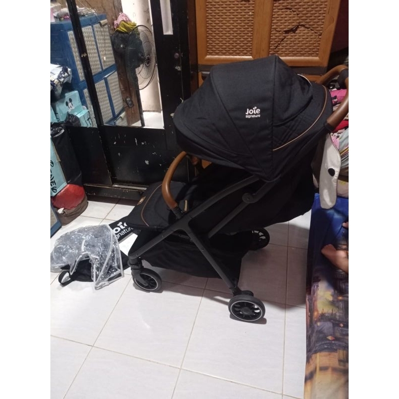 Joie Siganture Parcel preloved like new stroller only