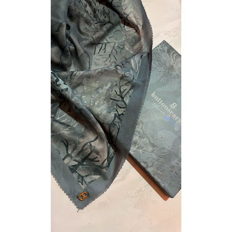 buttonscarves savana