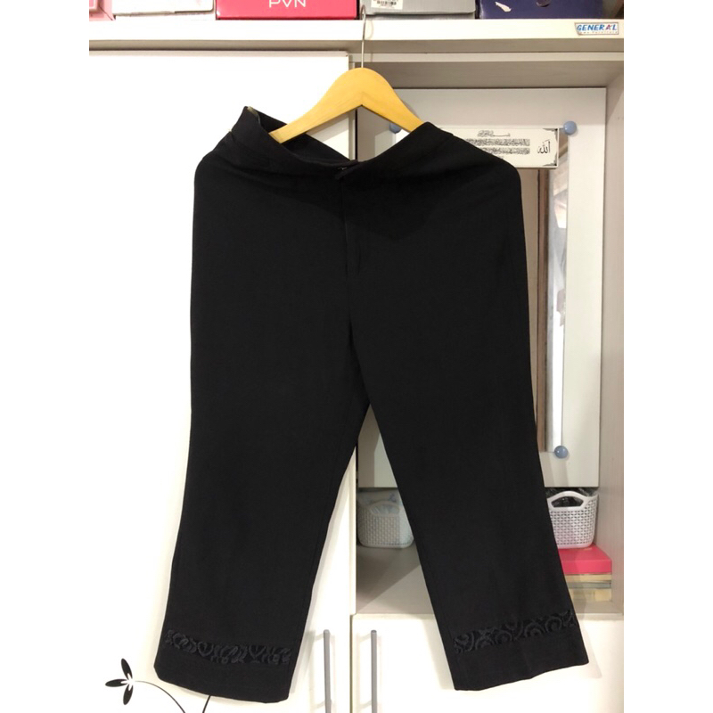 Preloved Celana Hitam