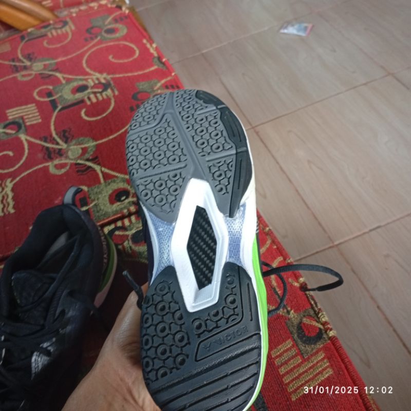 SEPATU BADMINTON VICTOR A930