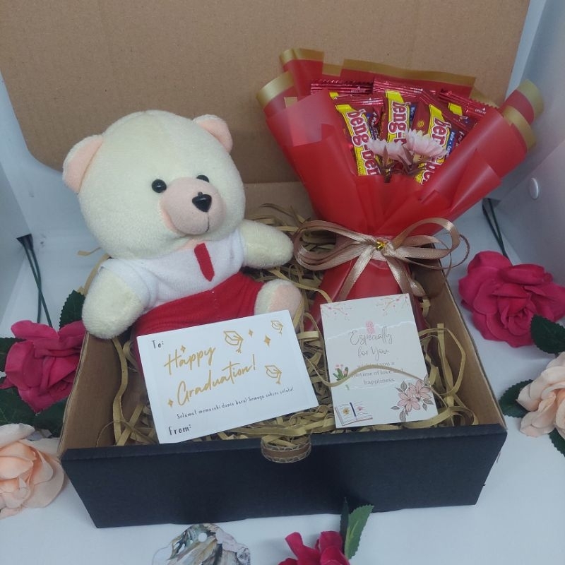

Hadiah buket coklat hampers wisuda gift box ulang tahun valentine kado buat cewek