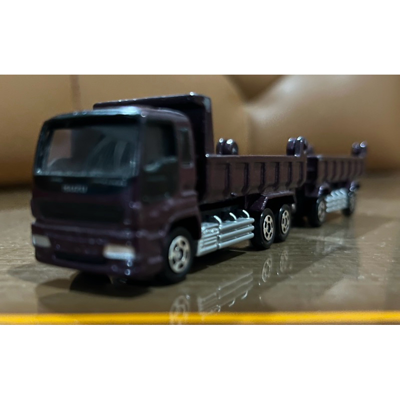 Takara Tomy 1 : 64 Tomica Long 127 Isuzu Giga Full Trailer Dump
