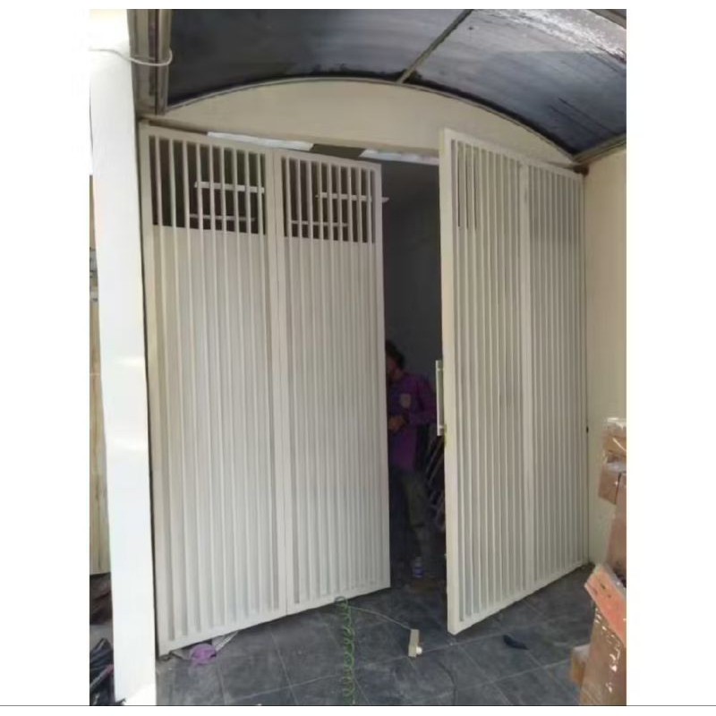 pintu garasi rumah