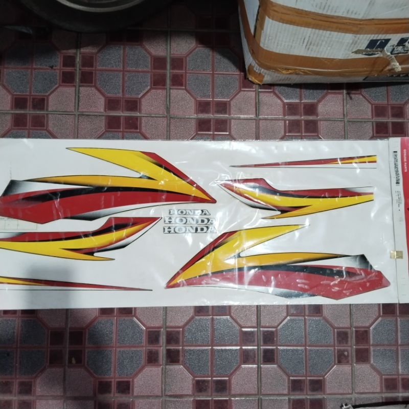 871X0-KEG-870ZA STRIPING GL MAX 2003/ 2004/2005 black red original AHM